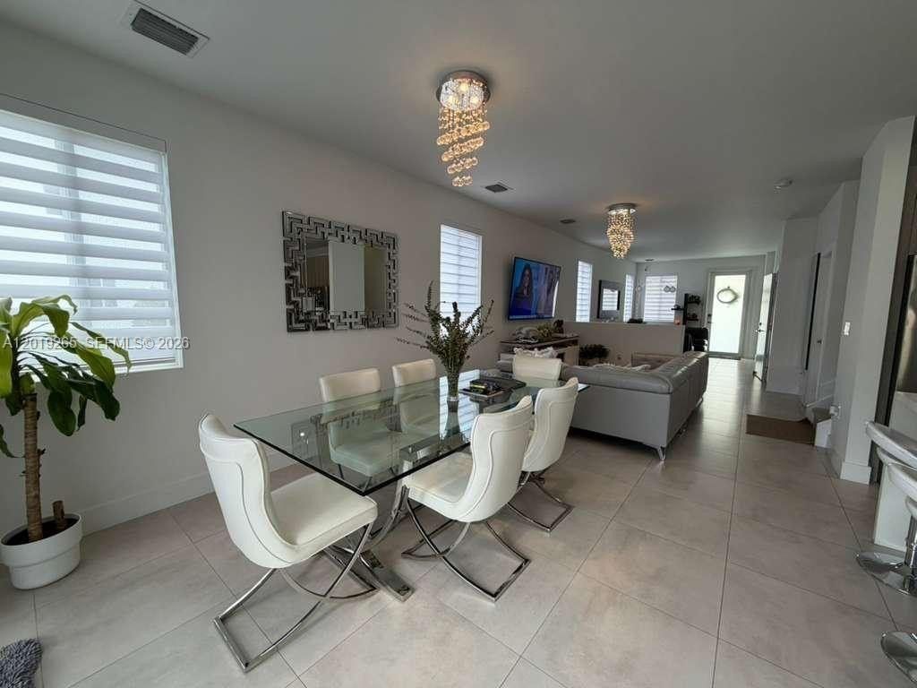 7243 Nw 103Rd Path. Doral, FL 33178