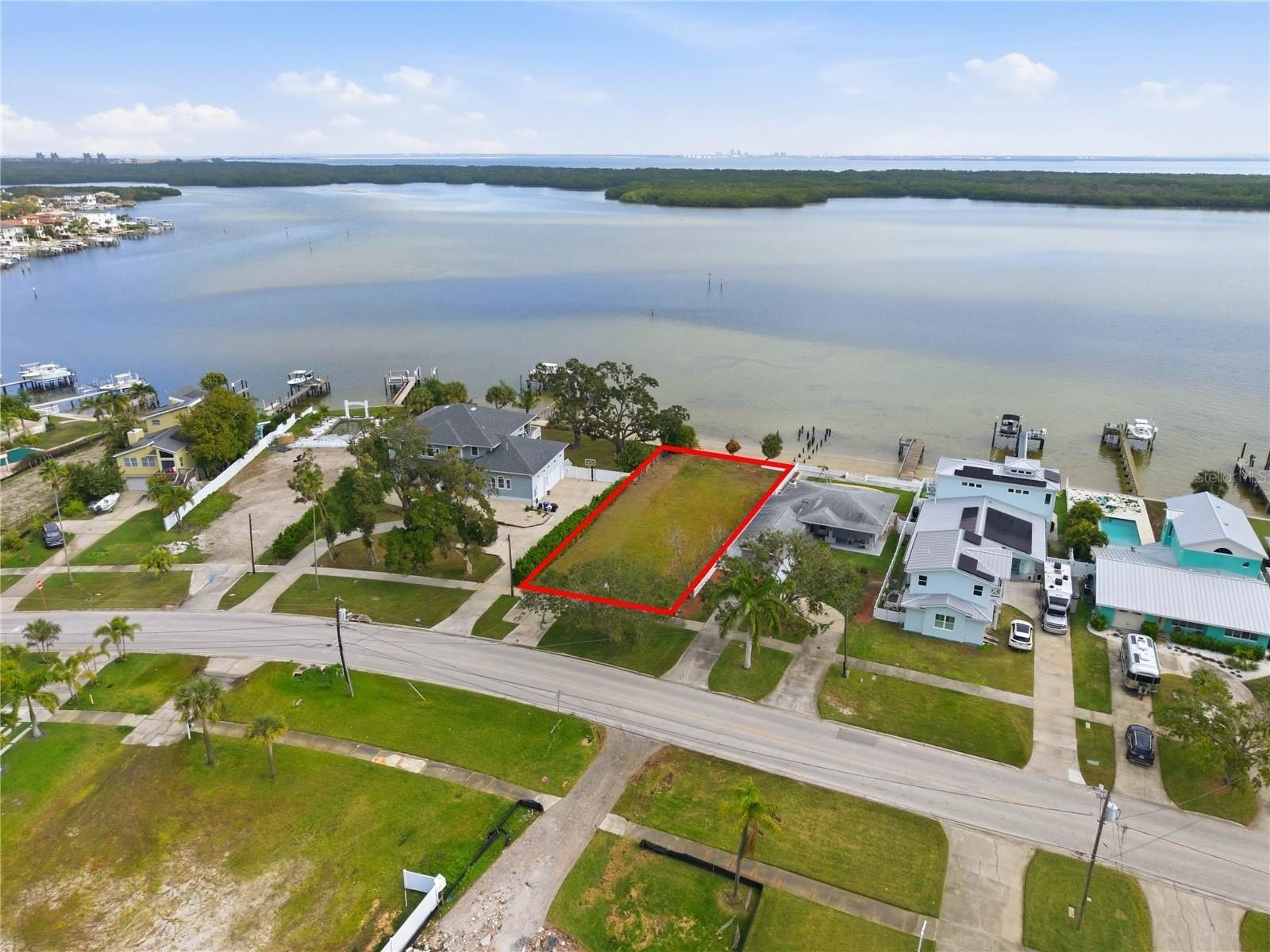 6043 Bayou Grande Boulevard Ne. St Petersburg, FL 33703