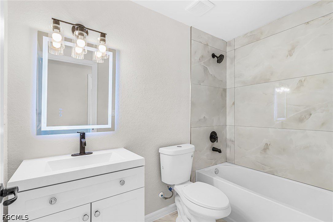 1723 Ne 1St Avenue. Cape Coral, FL 33909