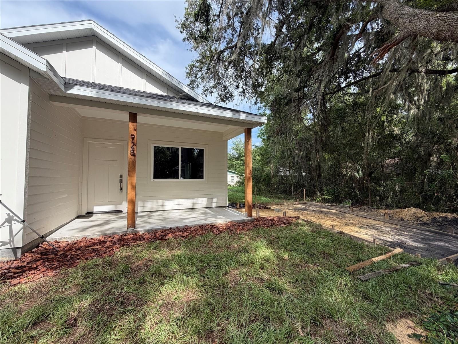 925 Ne 17Th Drive. Gainesville, FL 32641