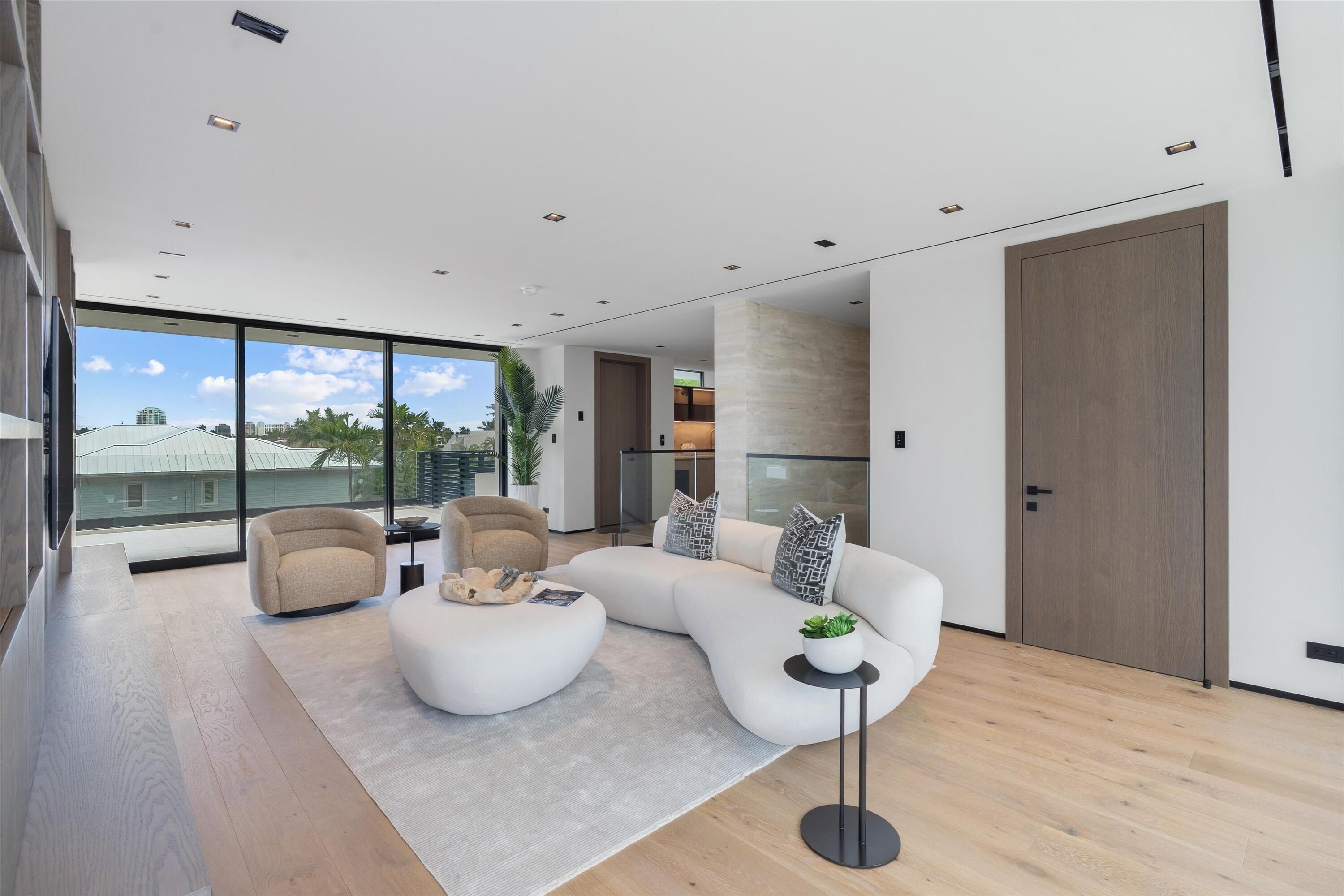 1721 Se 11Th Street. Fort Lauderdale, FL 33316