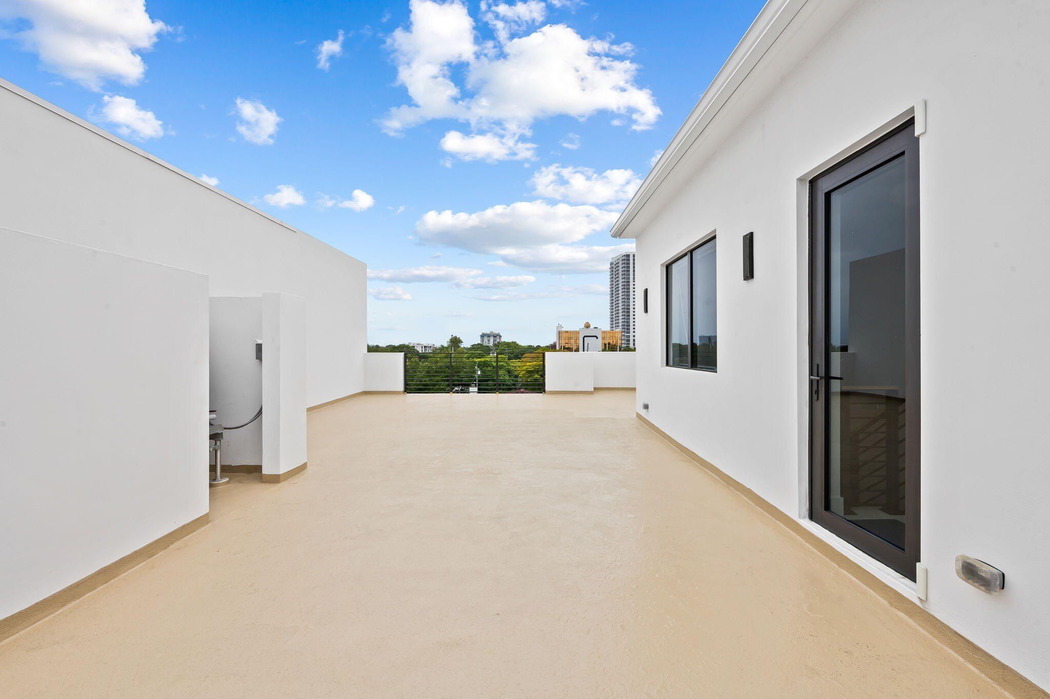818 Ne 2Nd Street. Fort Lauderdale, FL 33301