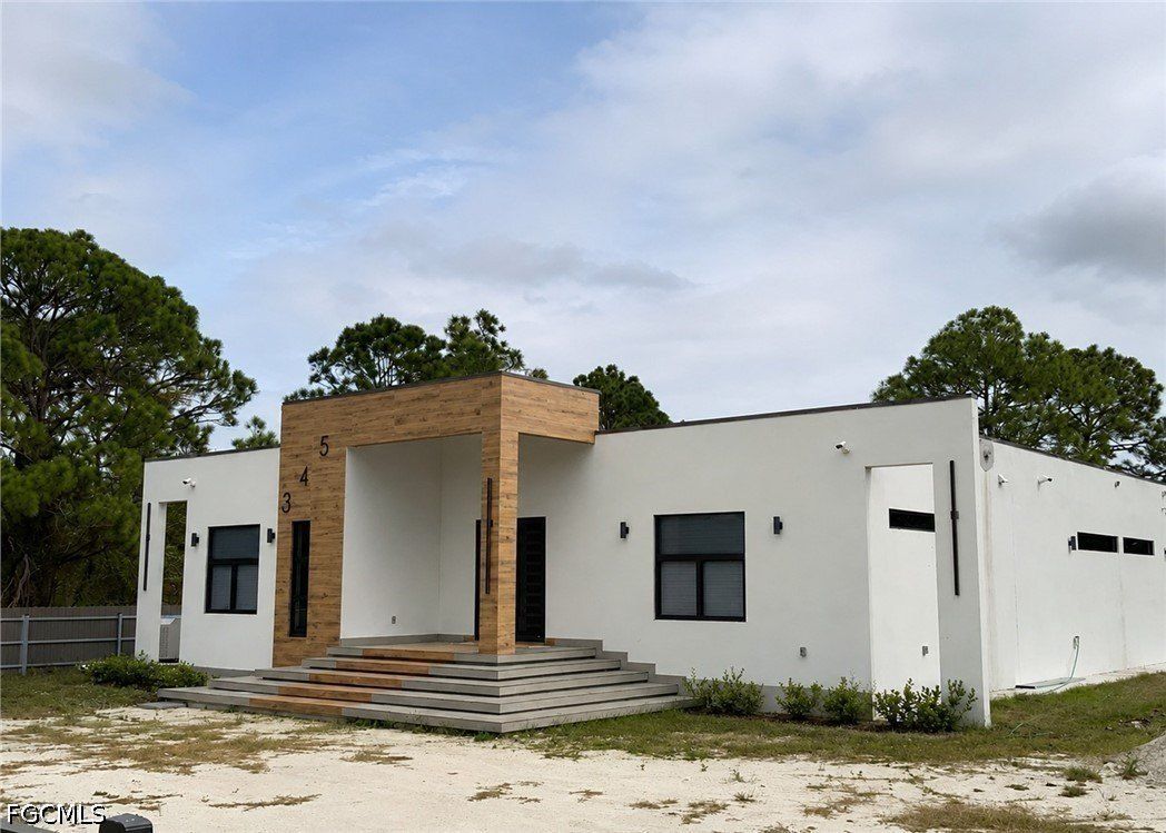 345 N Jinete Street. Clewiston, FL 33440