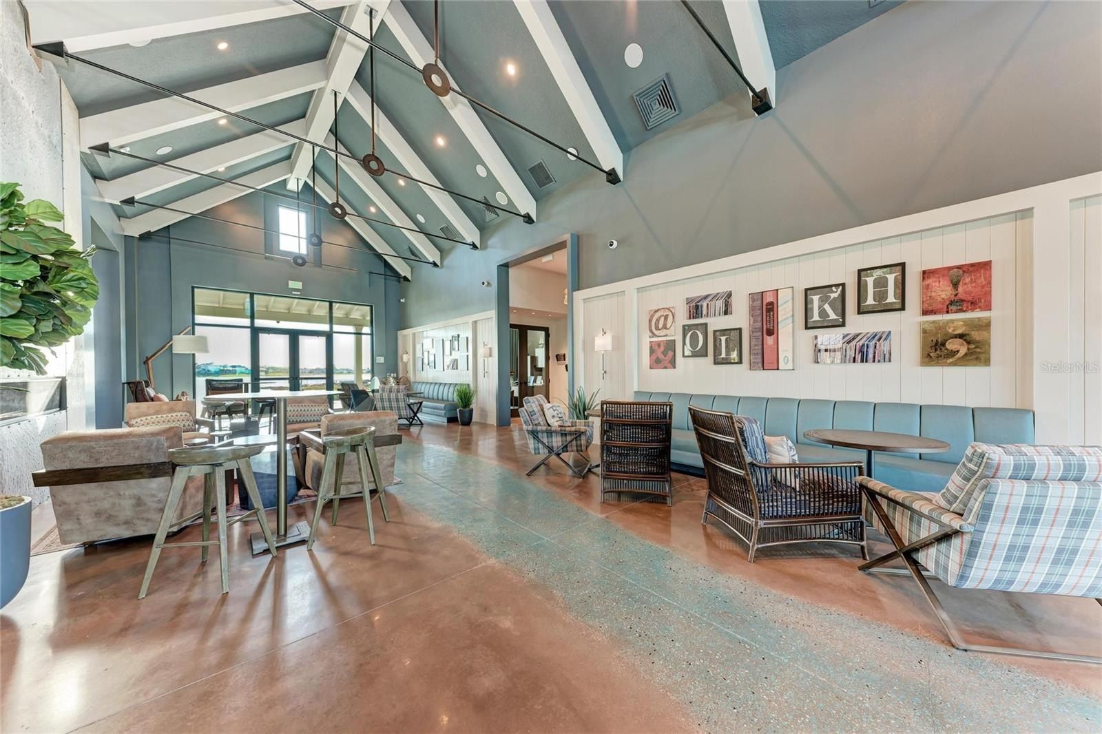 1047 Waterline Court. Sarasota, FL 34240