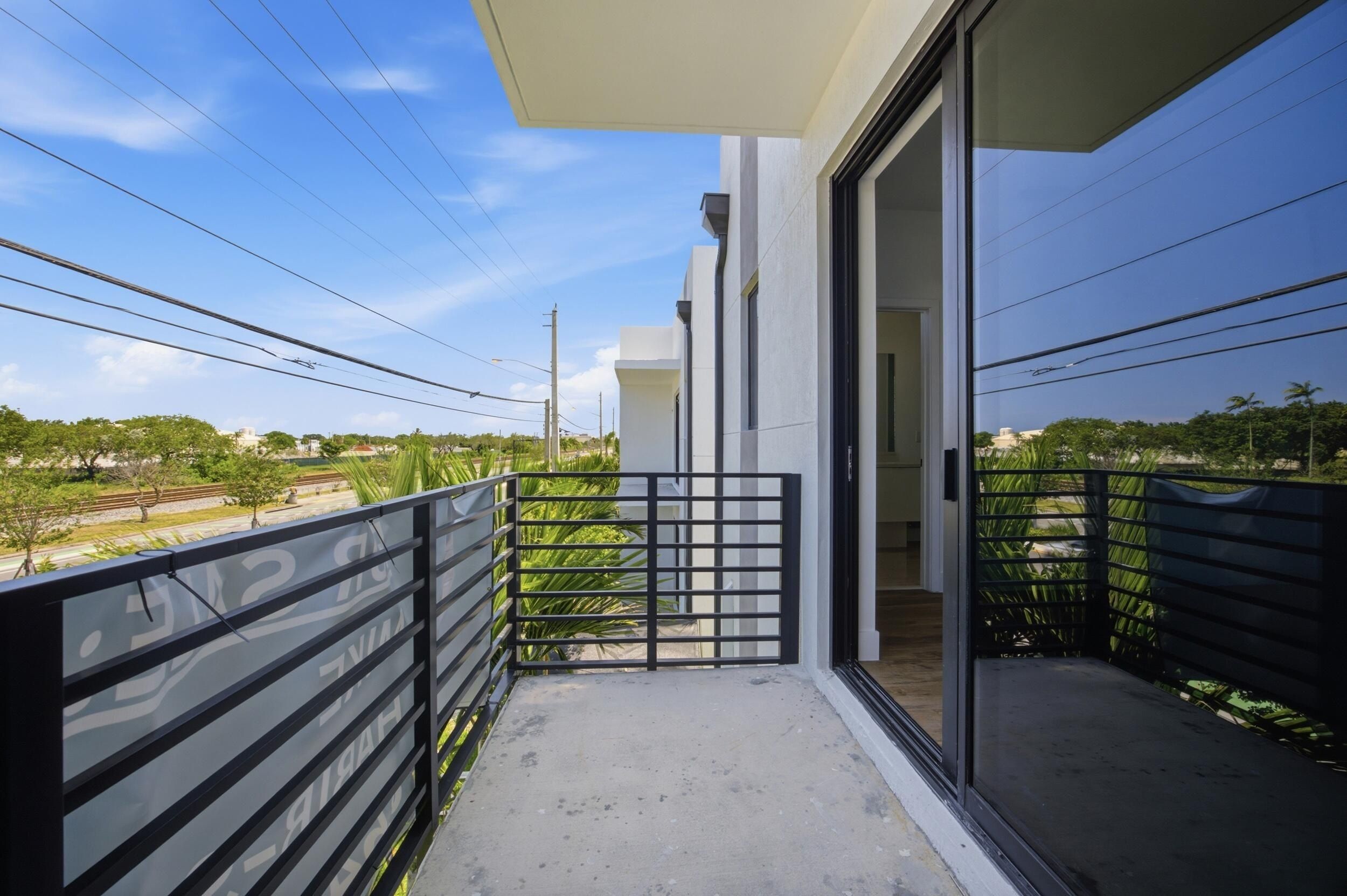 1542 Nw 1St Avenue. Pompano Beach, FL 33060