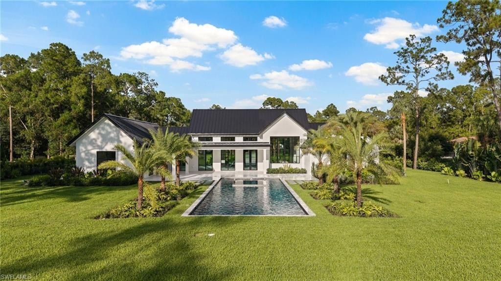 191 29Th St Sw. Naples, FL 34117