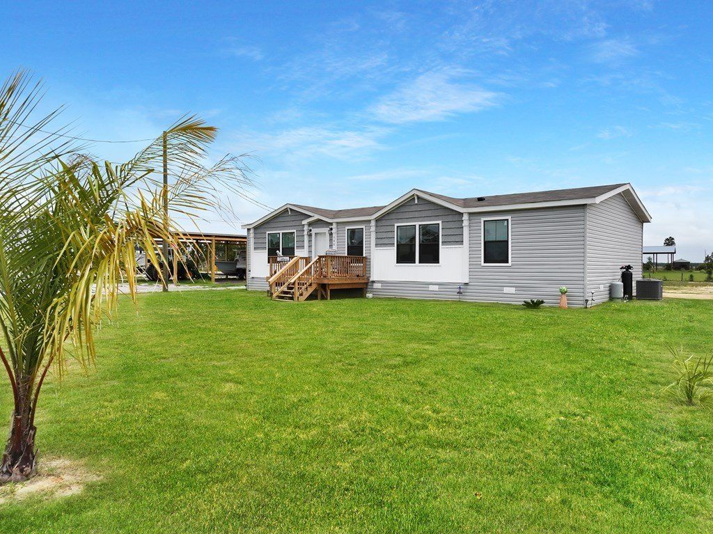 145 Margies Ln. Wewahitchka, FL 32465