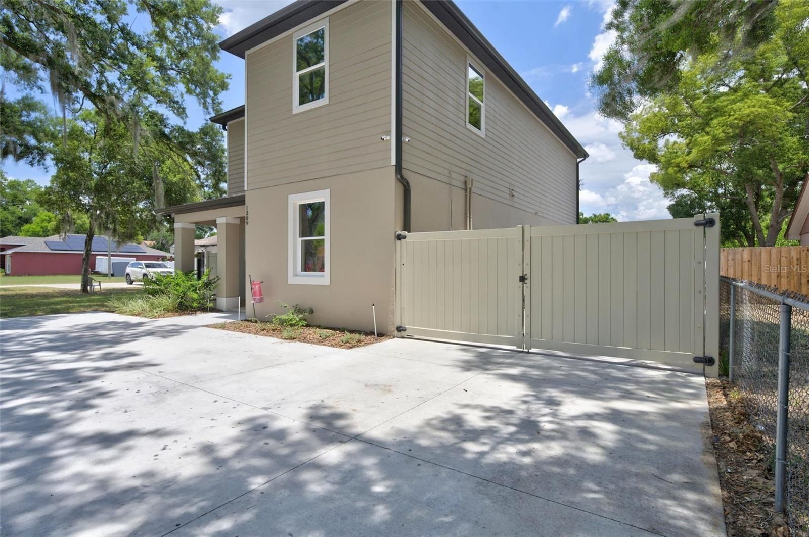 1309 S Center Street. Eustis, FL 32726