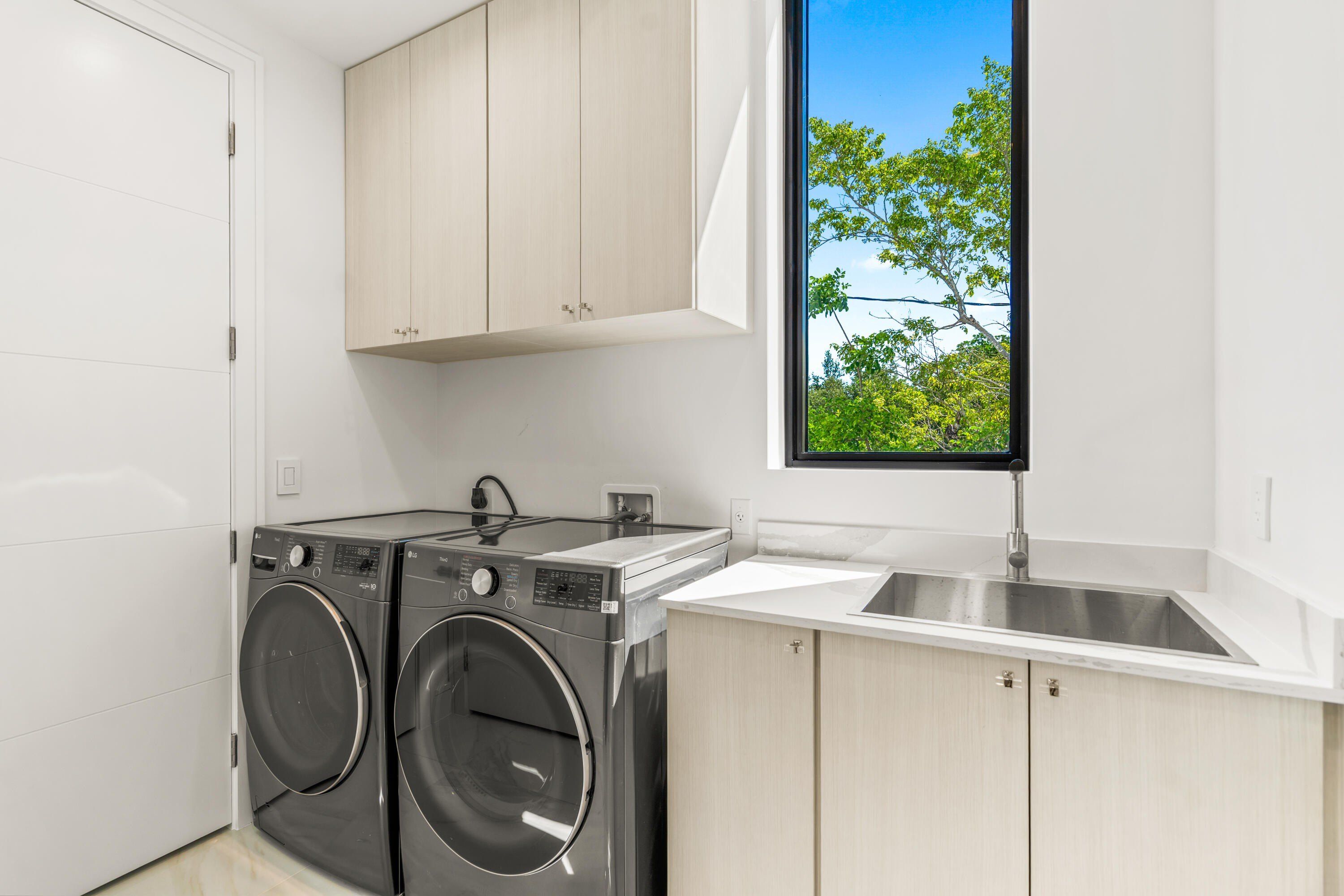 16 Seaside Avenue. Key Largo, FL 33037