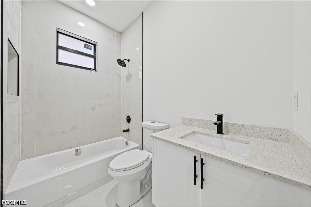 696698 Creuset Avenue S. Lehigh Acres, FL 33974
