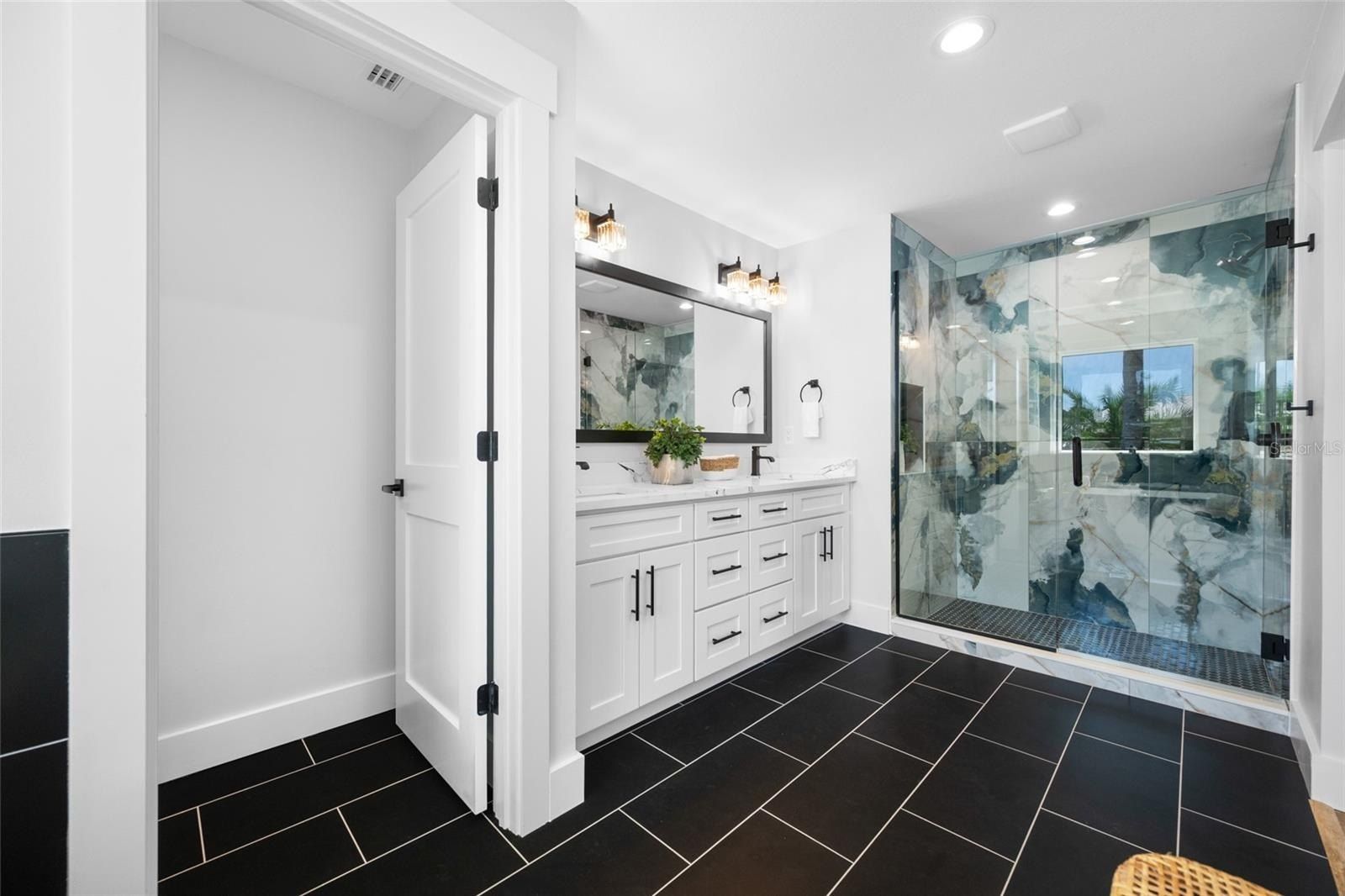 1004 W Henry Avenue. Tampa, FL 33604
