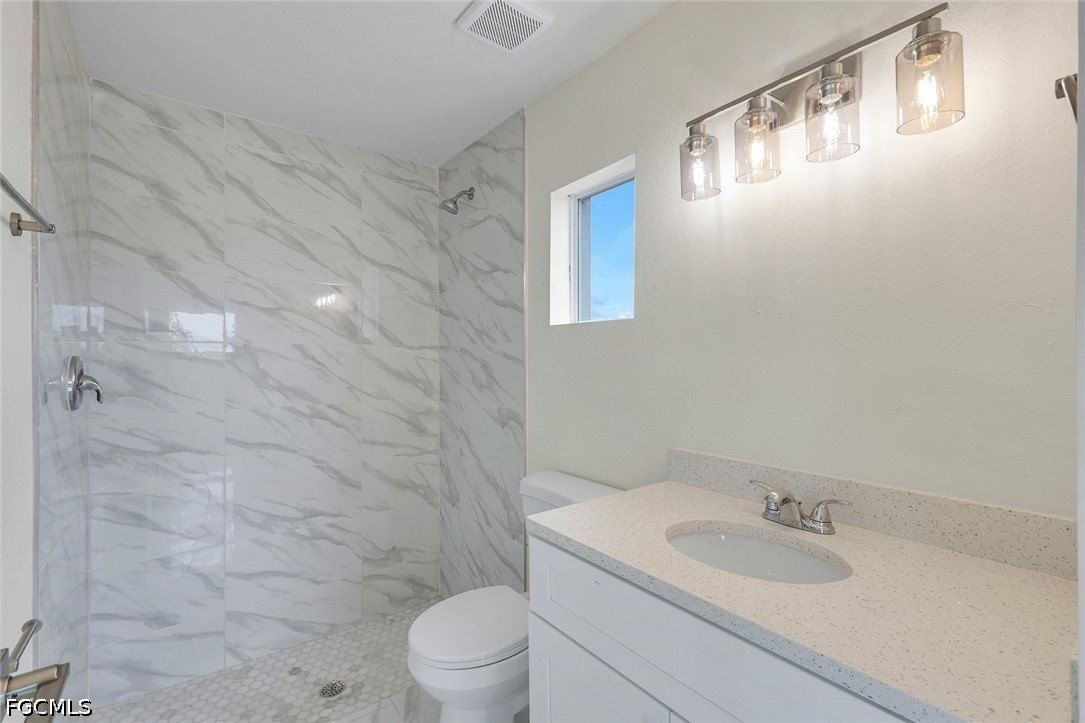 2622 Ne 1St Place. Cape Coral, FL 33909