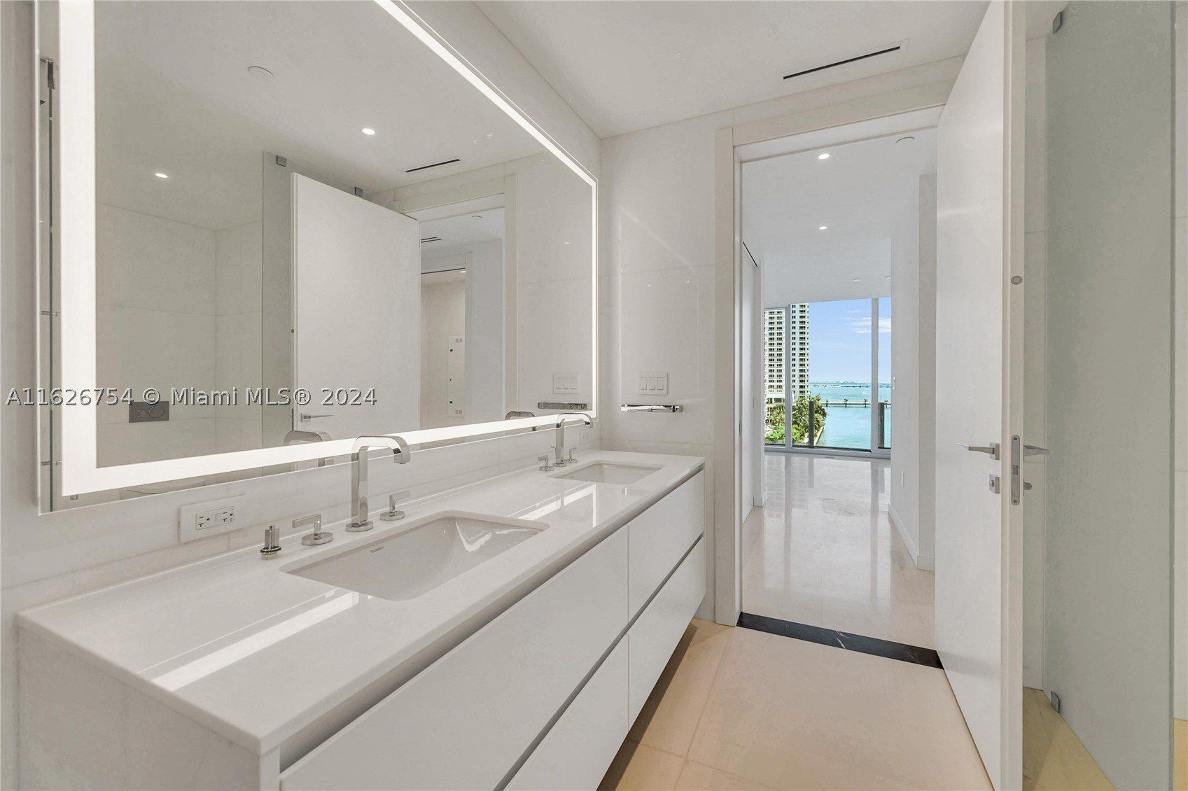 300 Biscayne Blvd Way. Miami, FL 33131