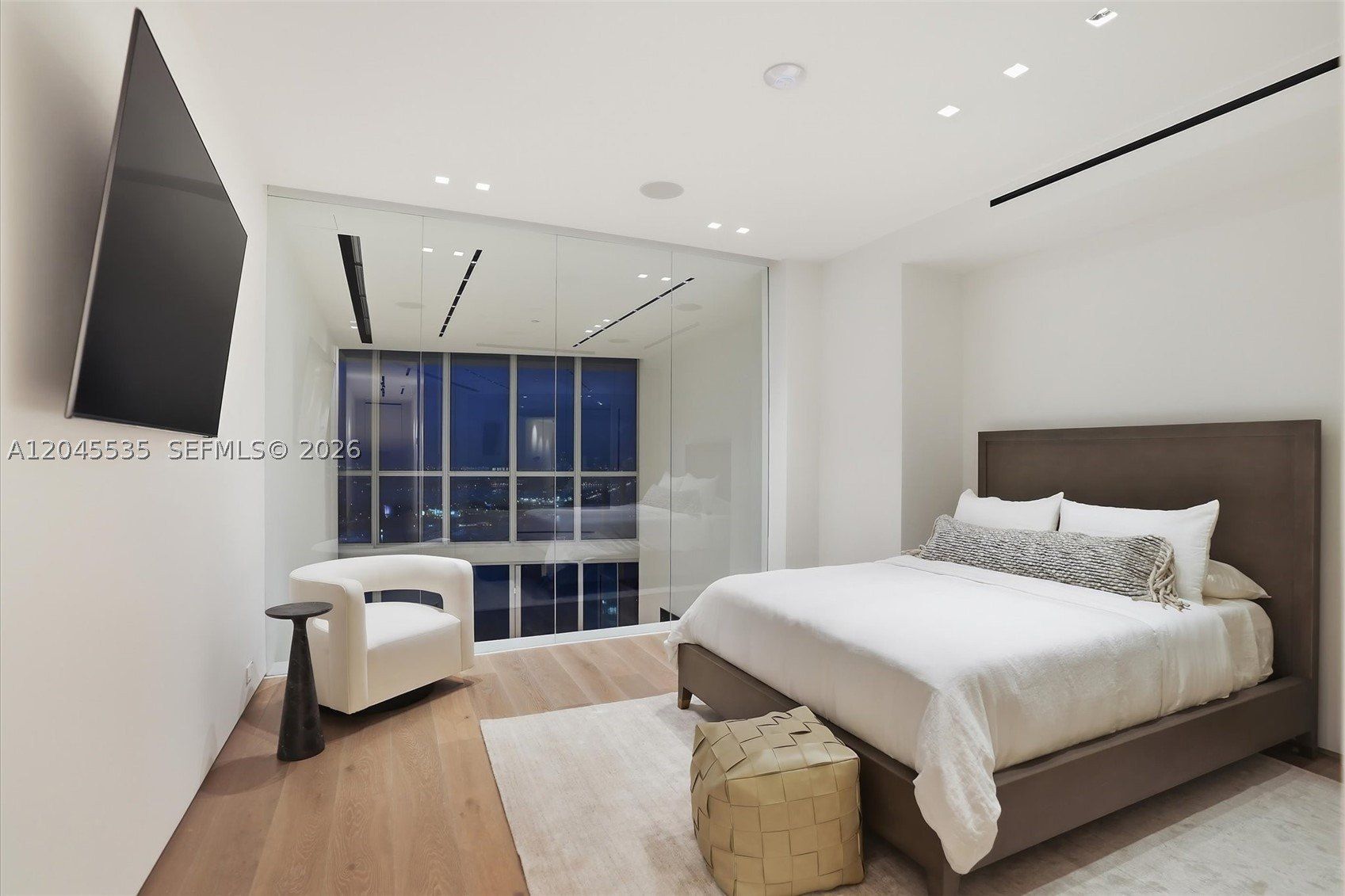1100 Biscayne Blvd. Miami, FL 33132
