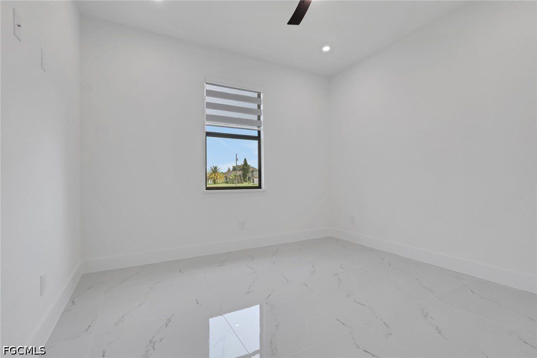 407 Se 16Th Street. Cape Coral, FL 33990