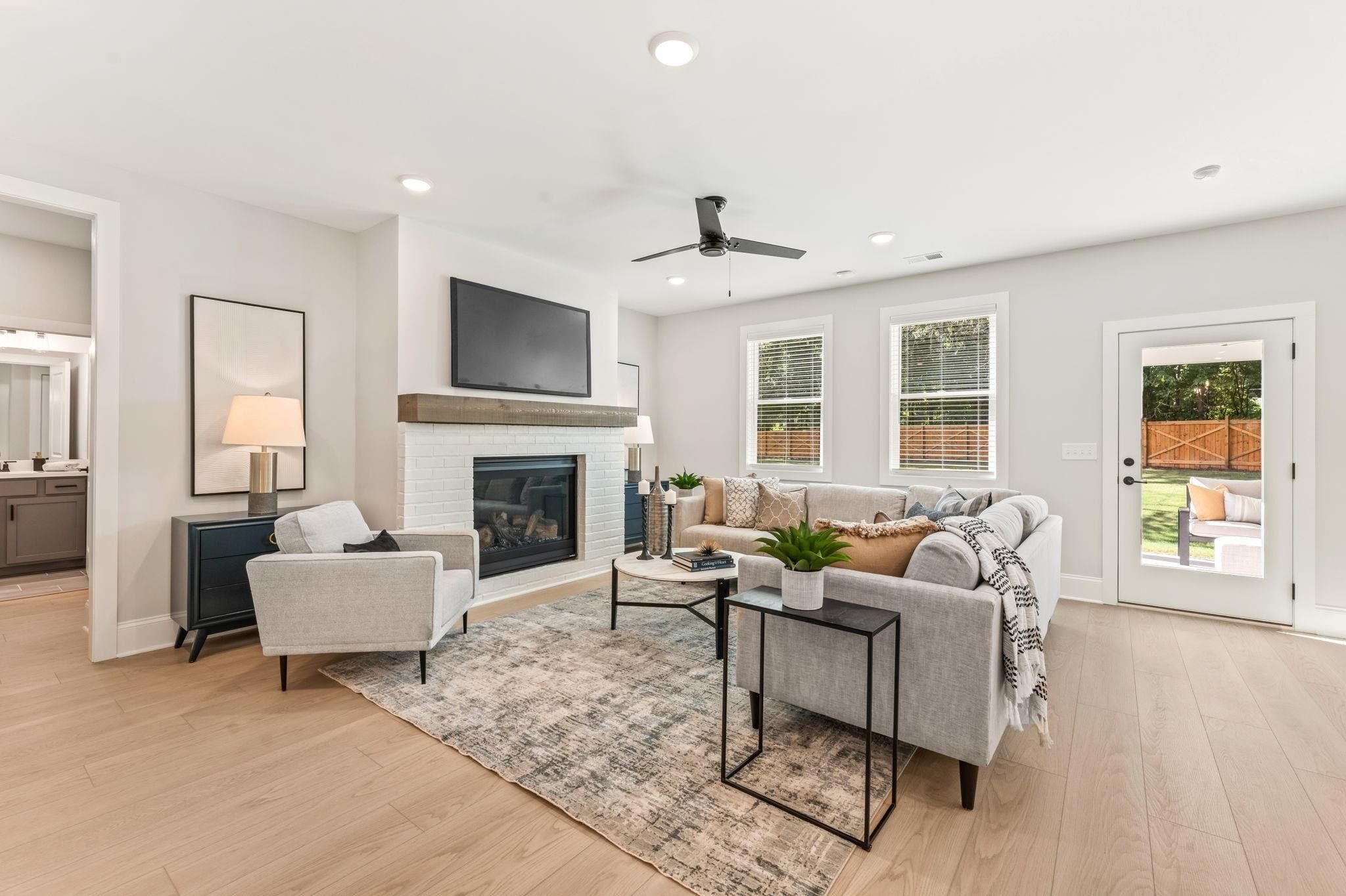 Xxx Unit 211 Oak Run Circle. Tallahassee, FL 32317