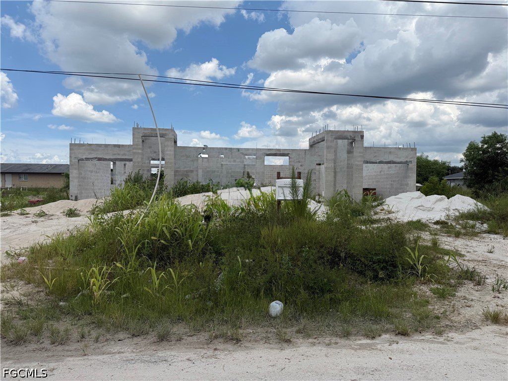 11211123 Harold Avenue S. Lehigh Acres, FL 33973