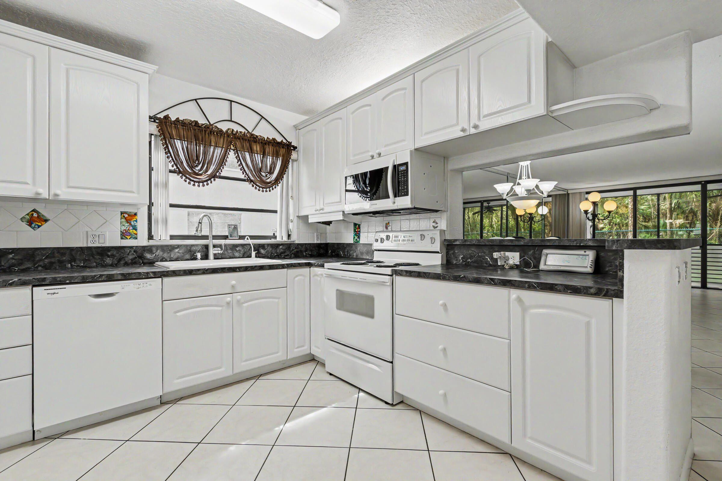 7515 Nw 79Th Avenue. Tamarac, FL 33321