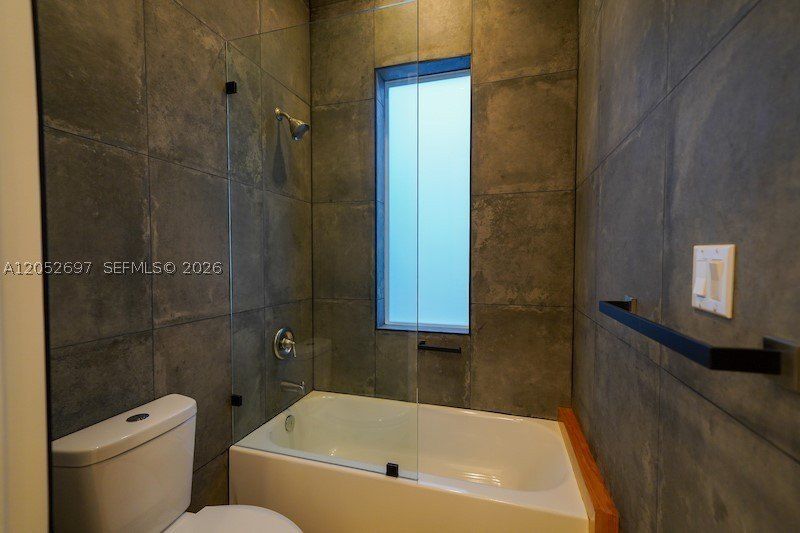 112 Nw 24Th Ct. Miami, FL 33125