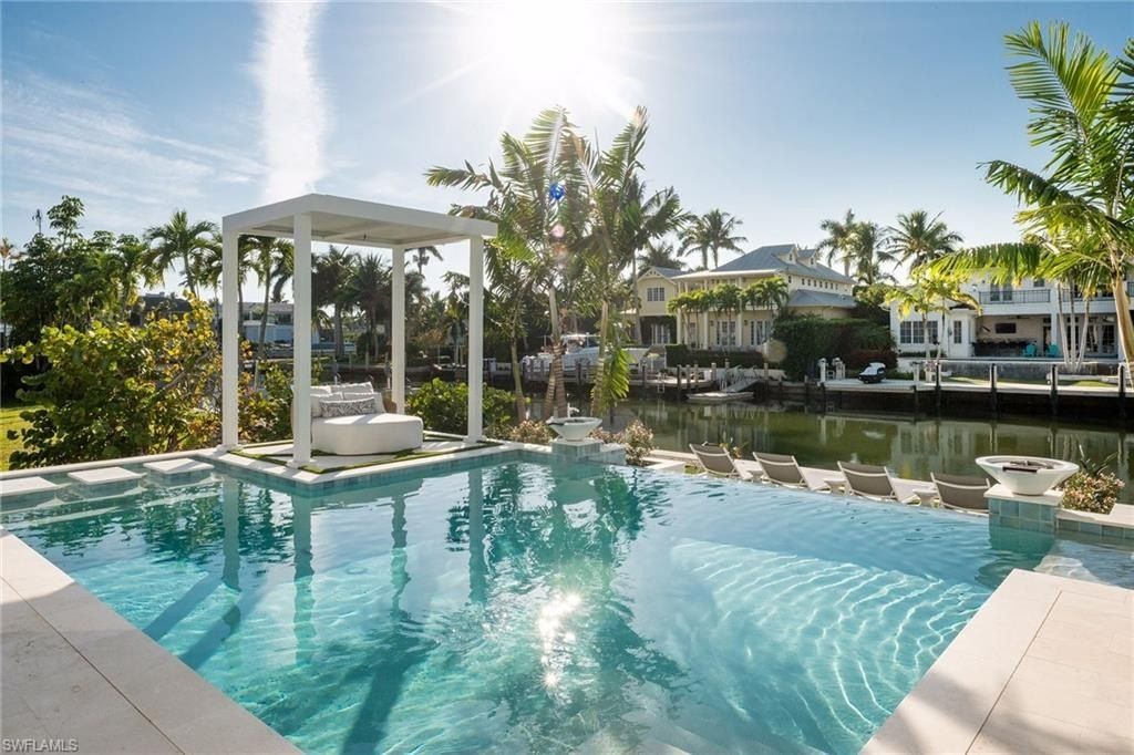 1990 7Th St S. Naples, FL 34102