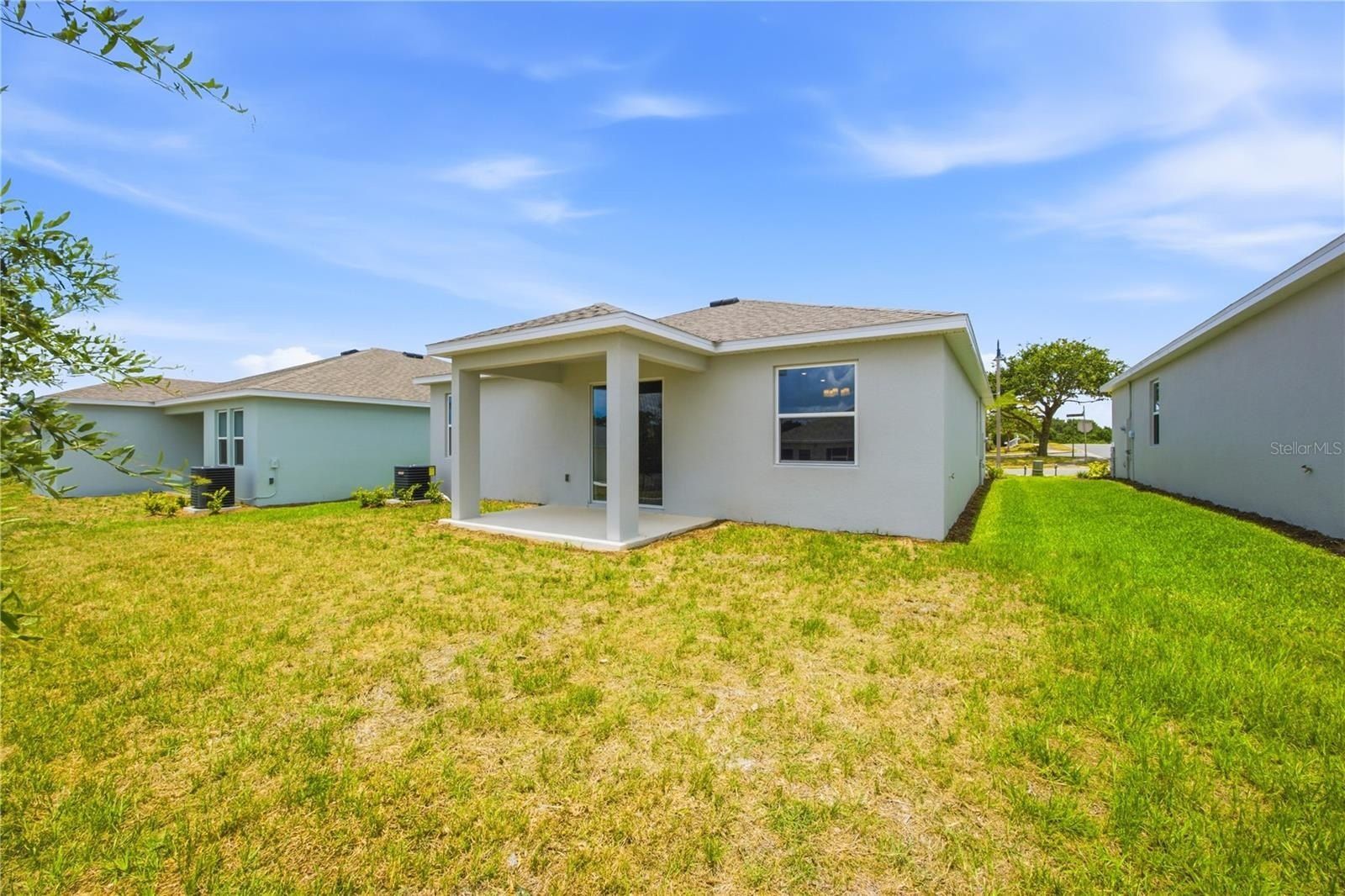 6205 Sanders Grove Circle. Okahumpka, FL 34762