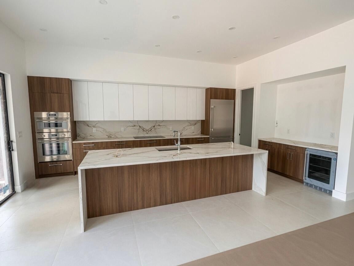 1781 Ne 18Th Street. Fort Lauderdale, FL 33305