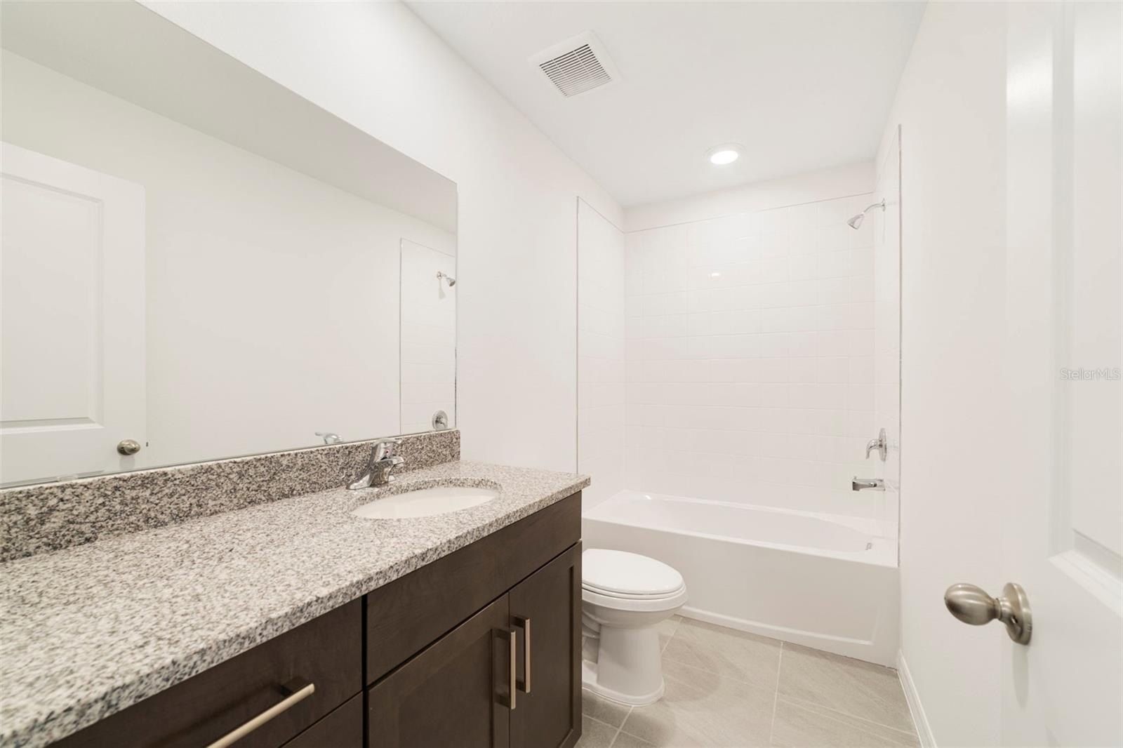 1657 Greenleaf Woods Cove. Oviedo, FL 32765