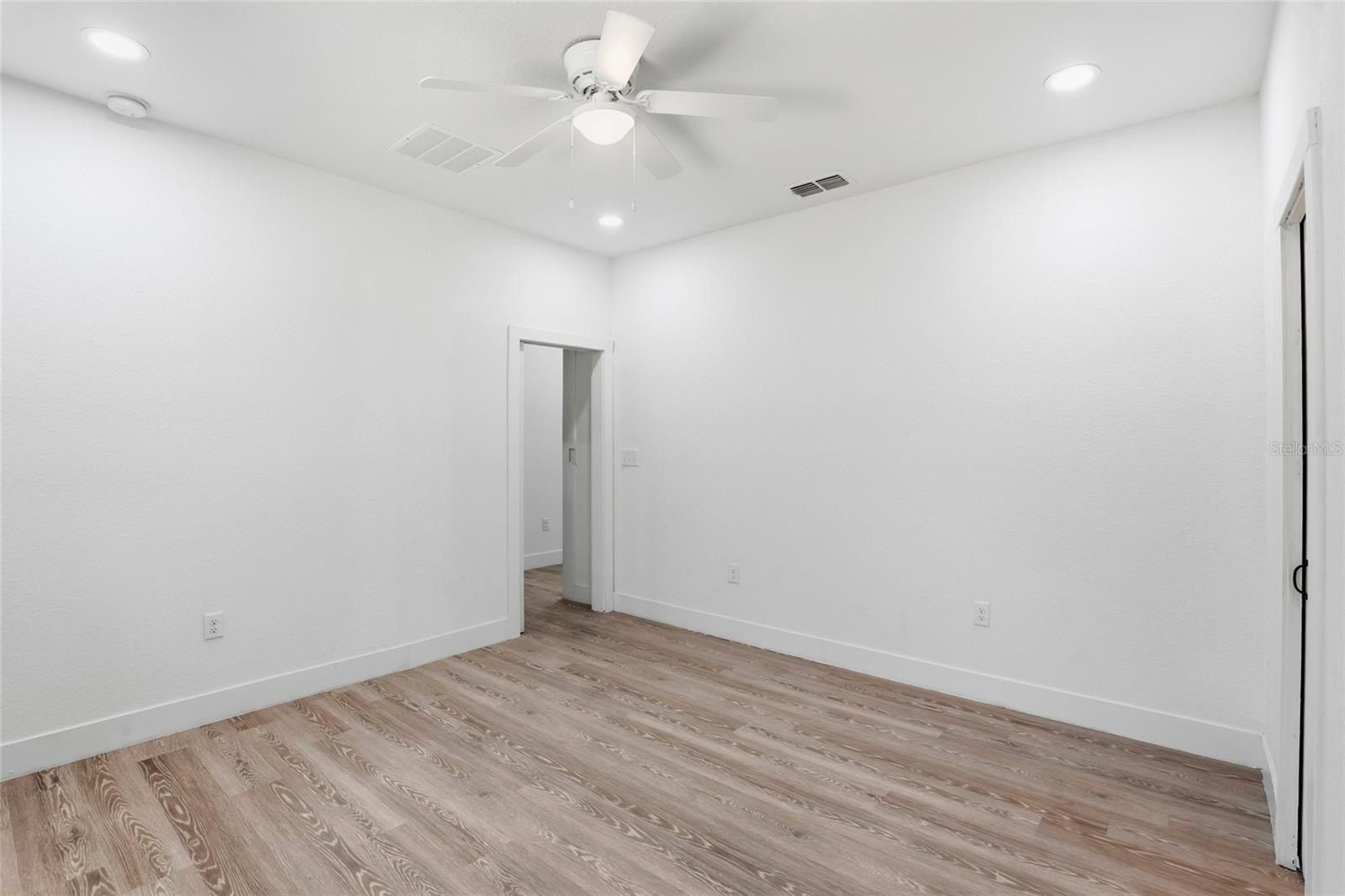 103 Long Road. Interlachen, FL 32148