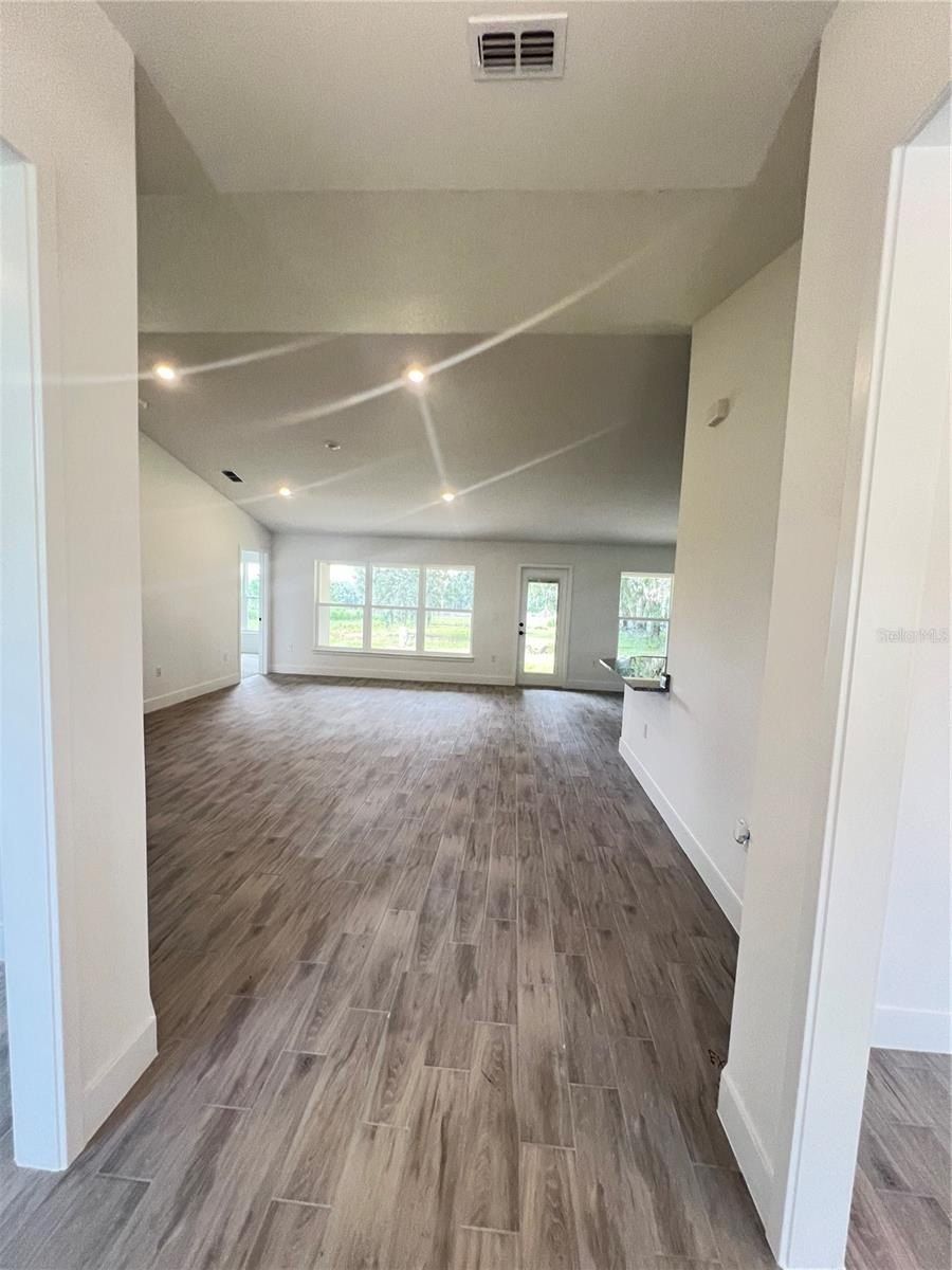 36893 Hidden View Circle. Dade City, FL 33523