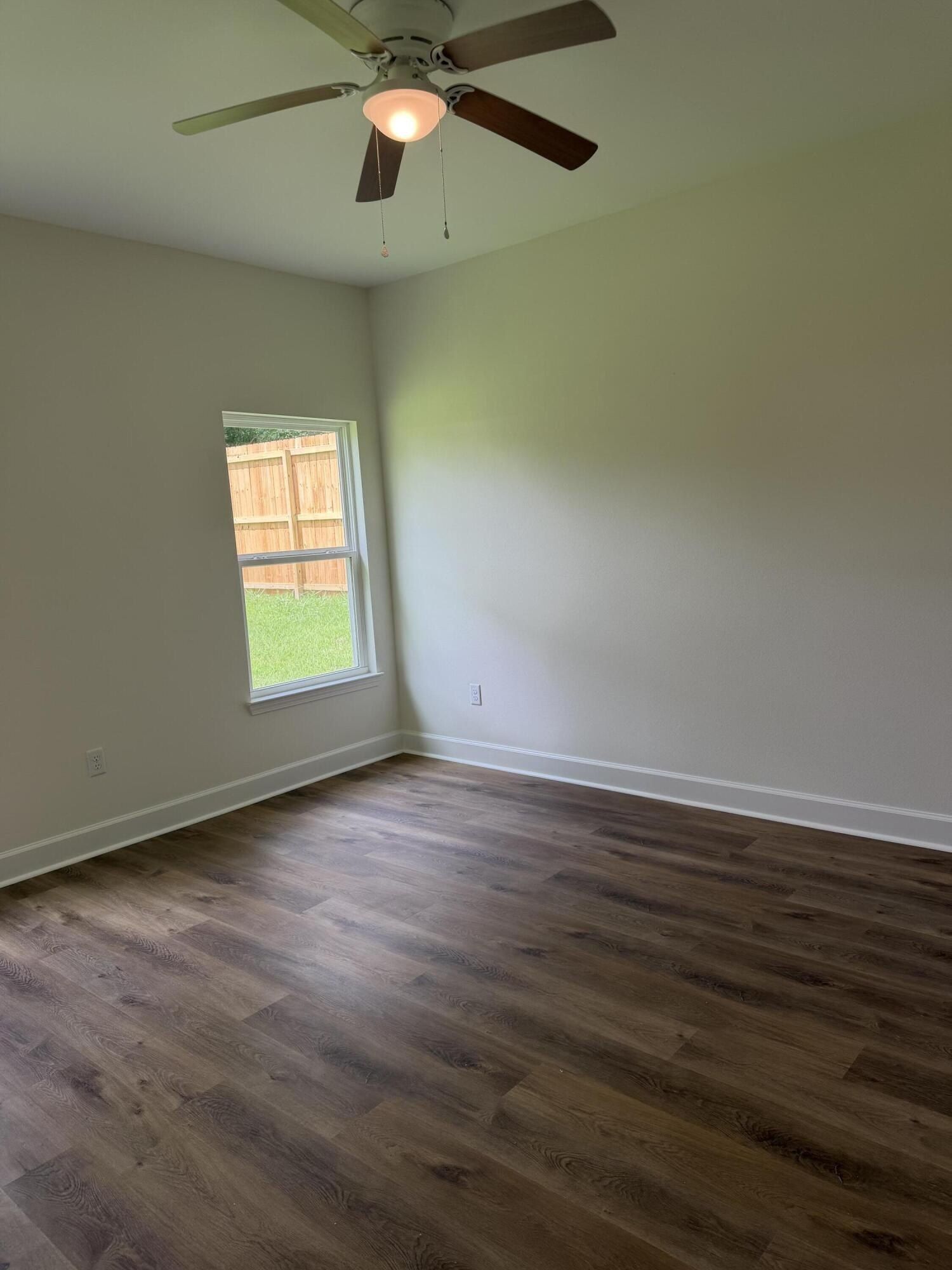 244 E Laurel Lane. Defuniak Springs, FL 32433