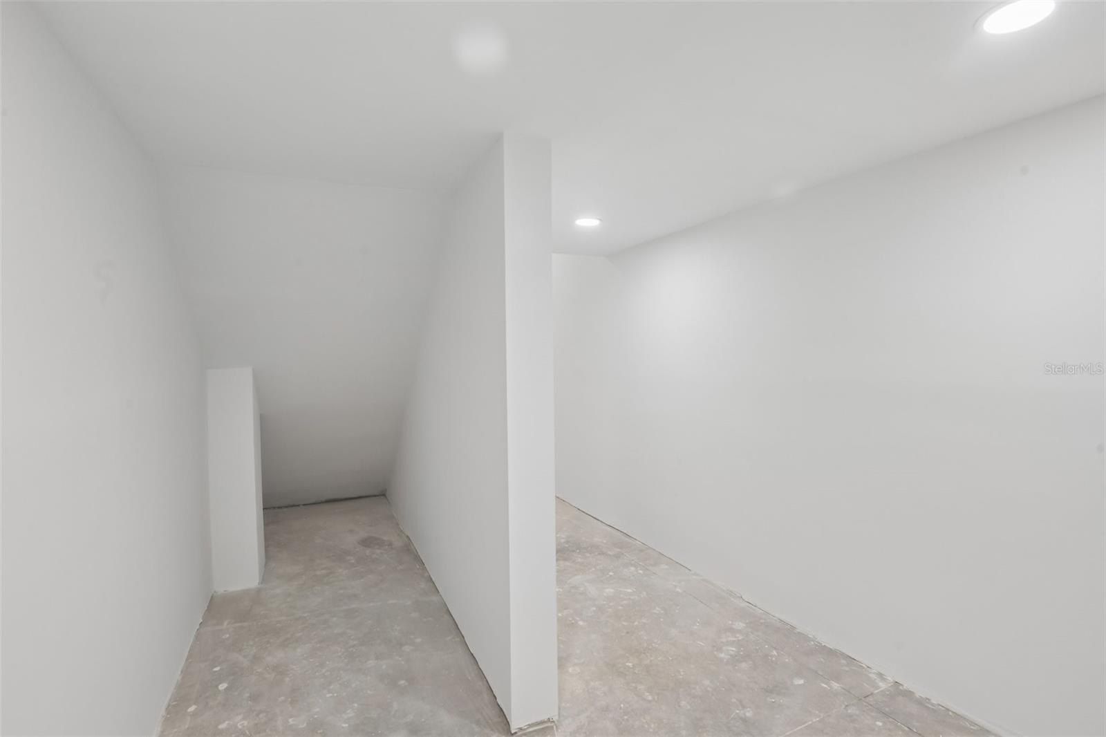 96 Shore Drive. Tarpon Springs, FL 34689