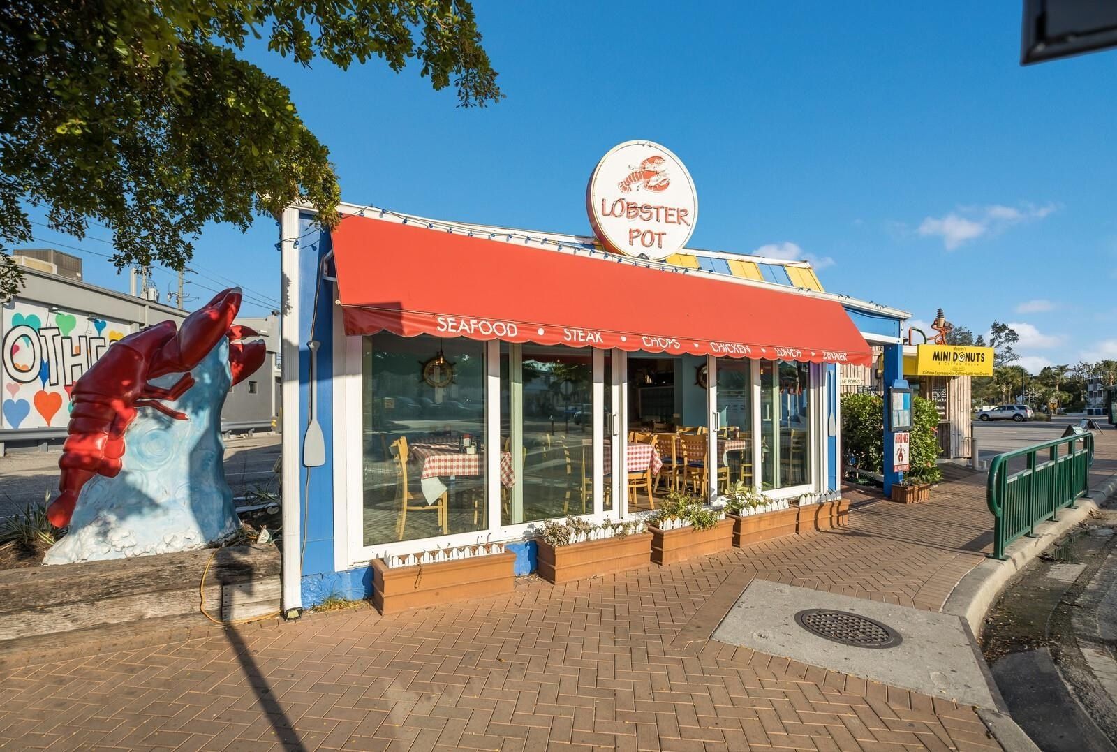 84 Avenida Veneccia. Sarasota, FL 34242