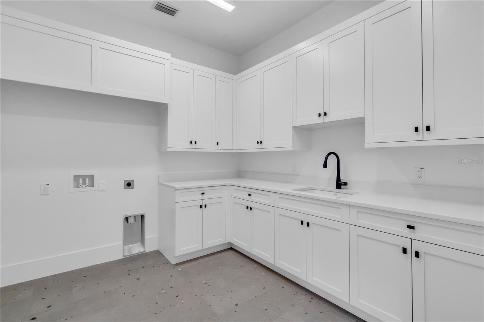 7125 Westmoreland Drive. Sarasota, FL 34243