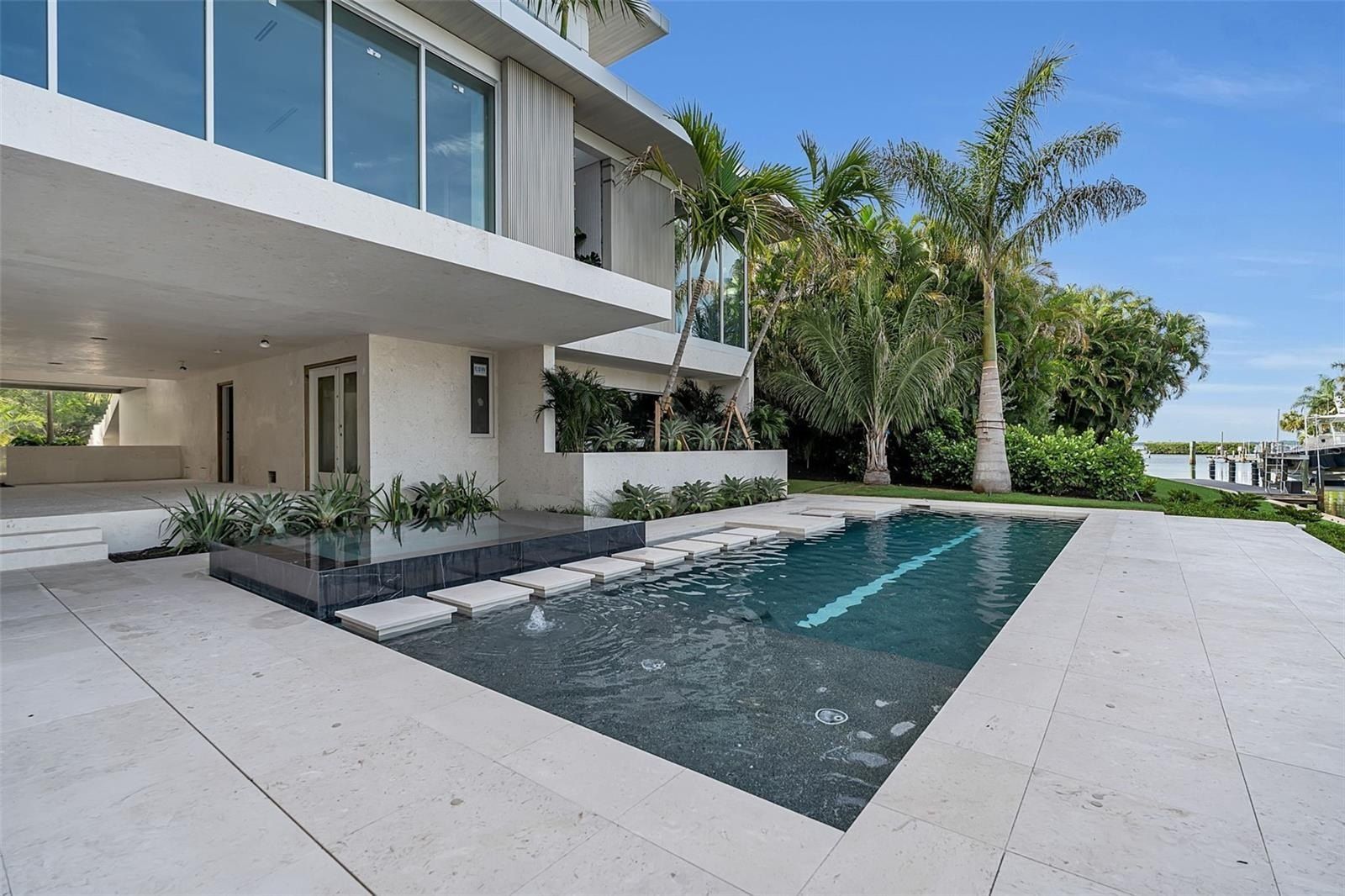 500 Harbor Cove Circle. Longboat Key, FL 34228