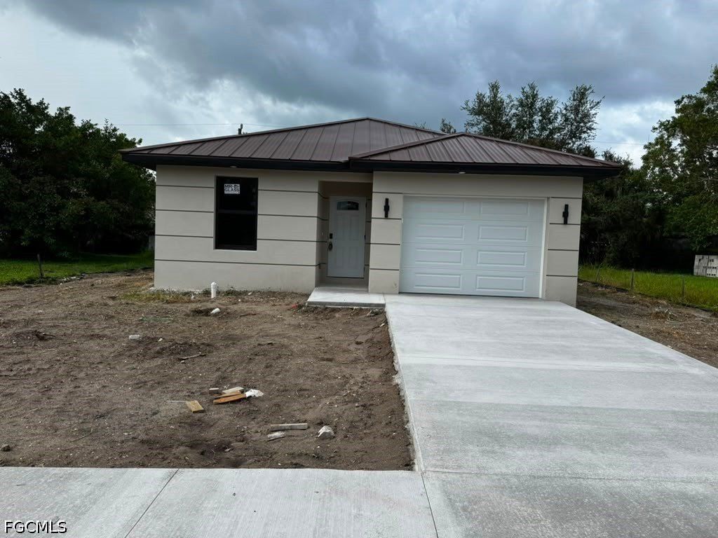 3121 Thomas Street. Fort Myers, FL 33916