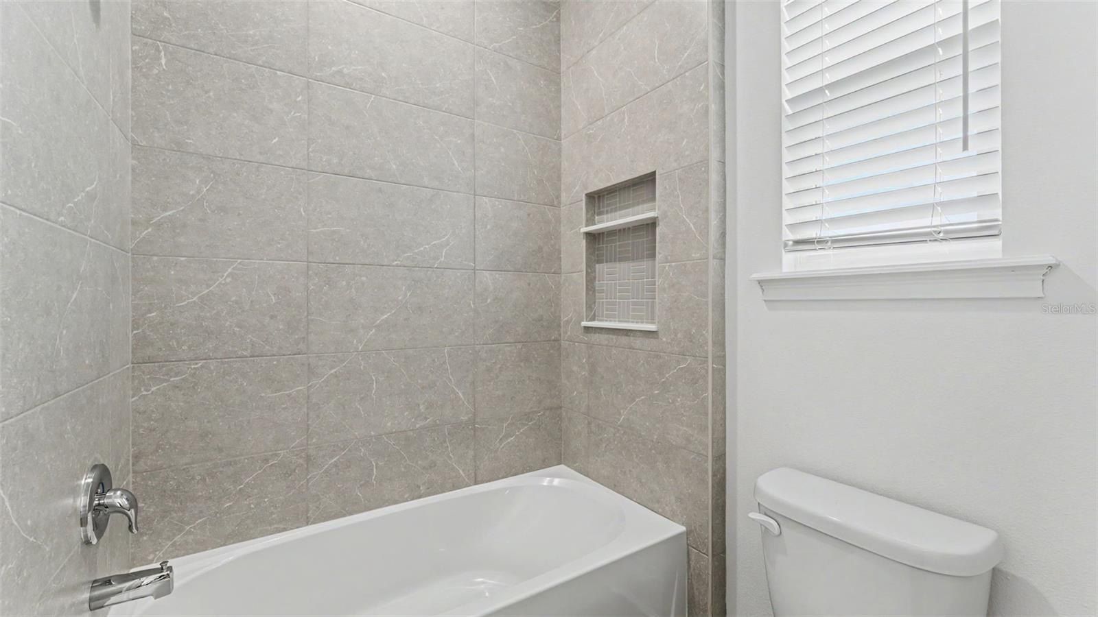 1031 E Lime Street. Lakeland, FL 33801