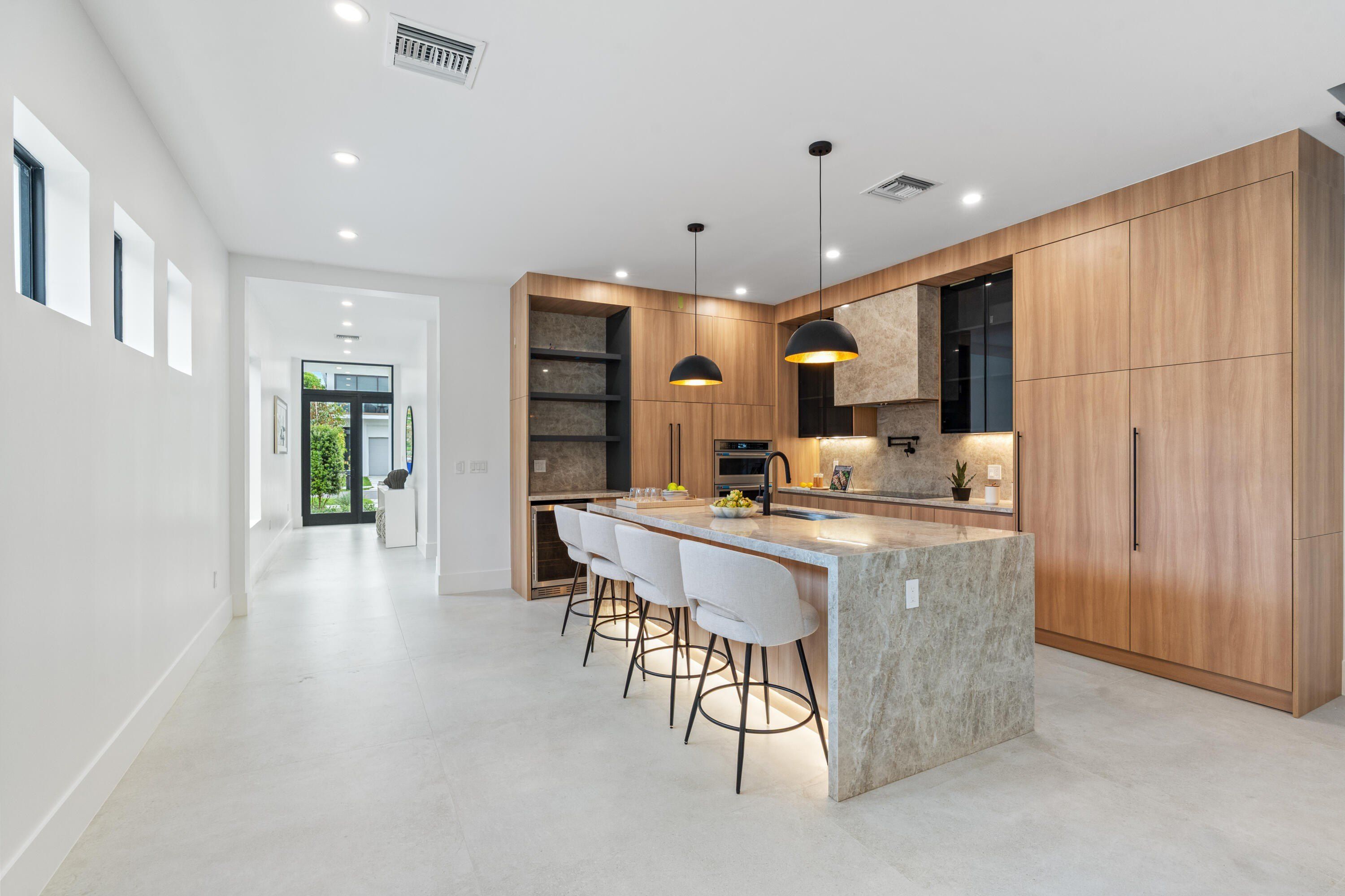 1131 Ne 12Th Avenue. Fort Lauderdale, FL 33304