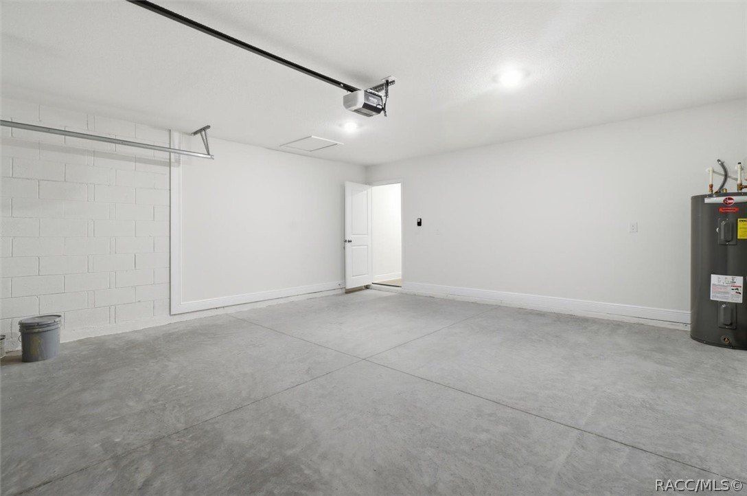 2758 W Hamlet Place. Citrus Springs, FL 34433
