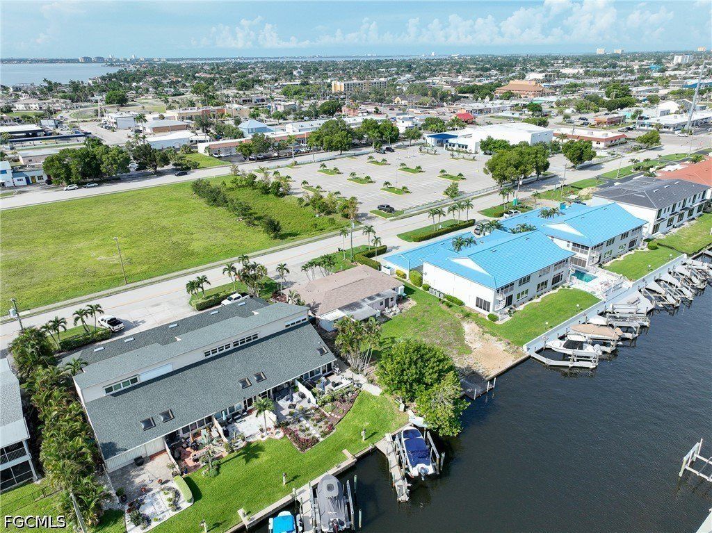 1635 Se 46Th Lane. Cape Coral, FL 33904