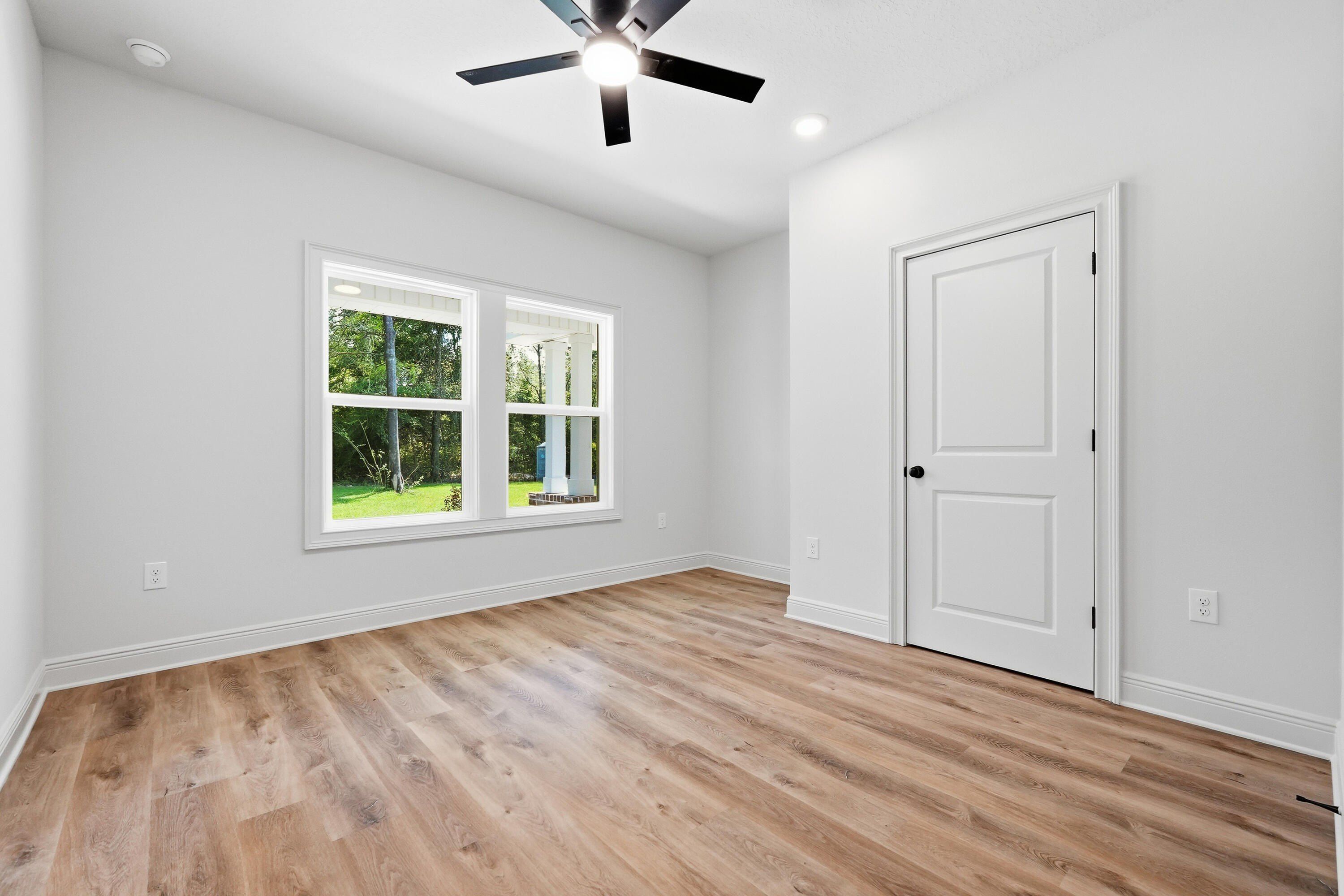4371 Cooper Lane. Holt, FL 32564