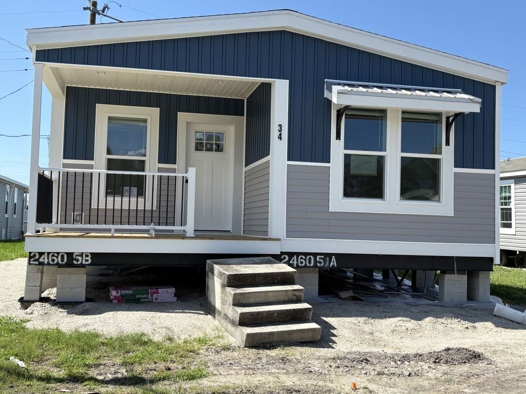 34 7Th Street W. Nokomis, FL 34275