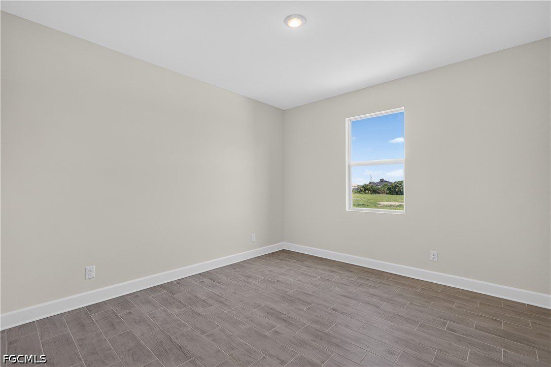 1011 Nw 9Th Street. Cape Coral, FL 33993