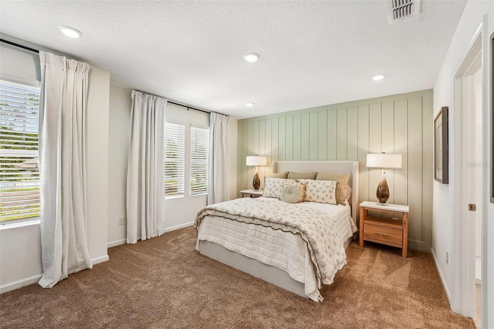 7657 Commander Lane. Jacksonville, FL 32256
