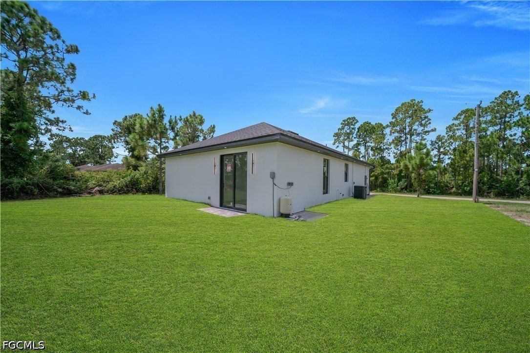 1070 Fayette Avenue. Lehigh Acres, FL 33974