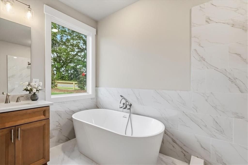 157 Maney Drive. Statham, GA 30666