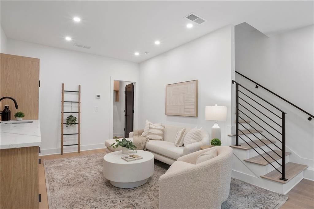 1169 Penny Lane. Atlanta, GA 30329