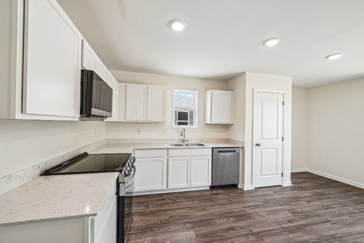 77 Rainbow Lane. Hartwell, GA 30643
