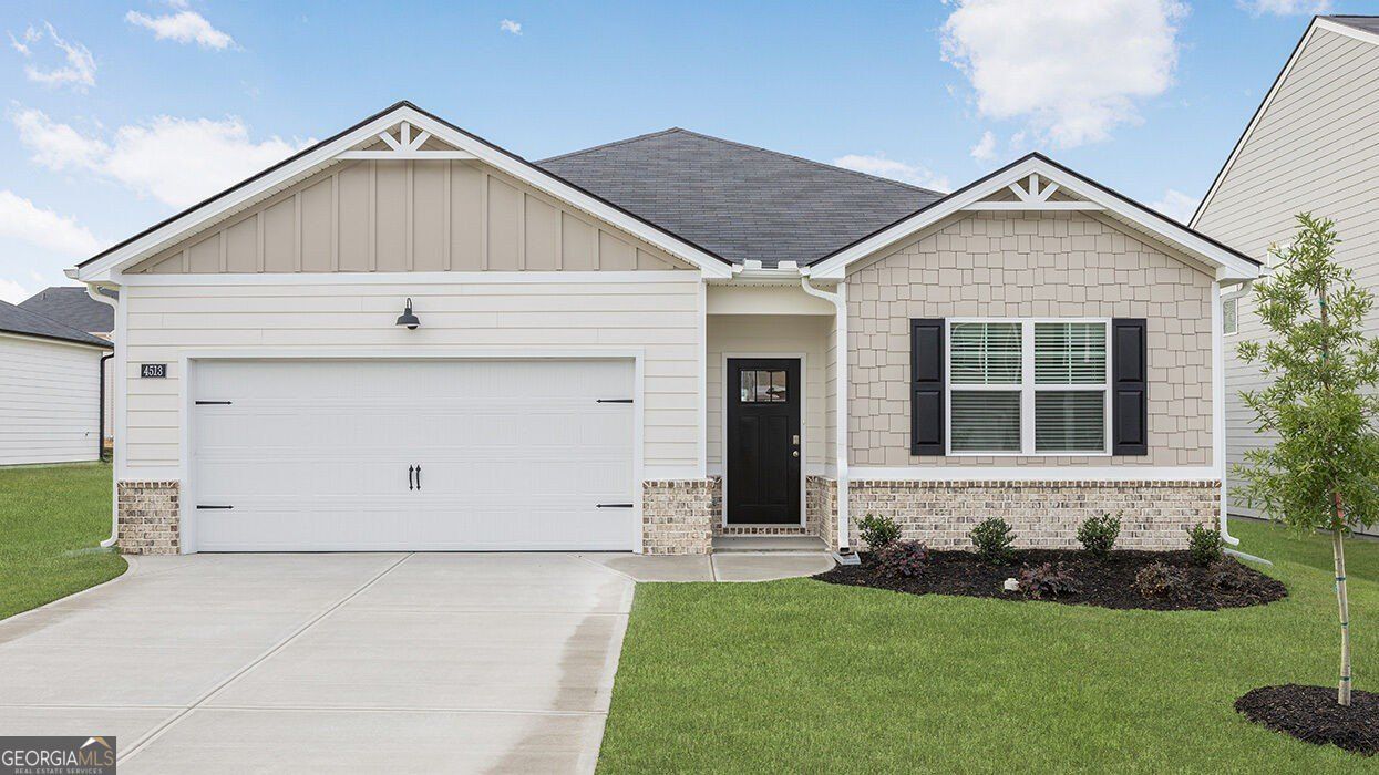 1125 Adirondac Way. Bonaire, GA 31005