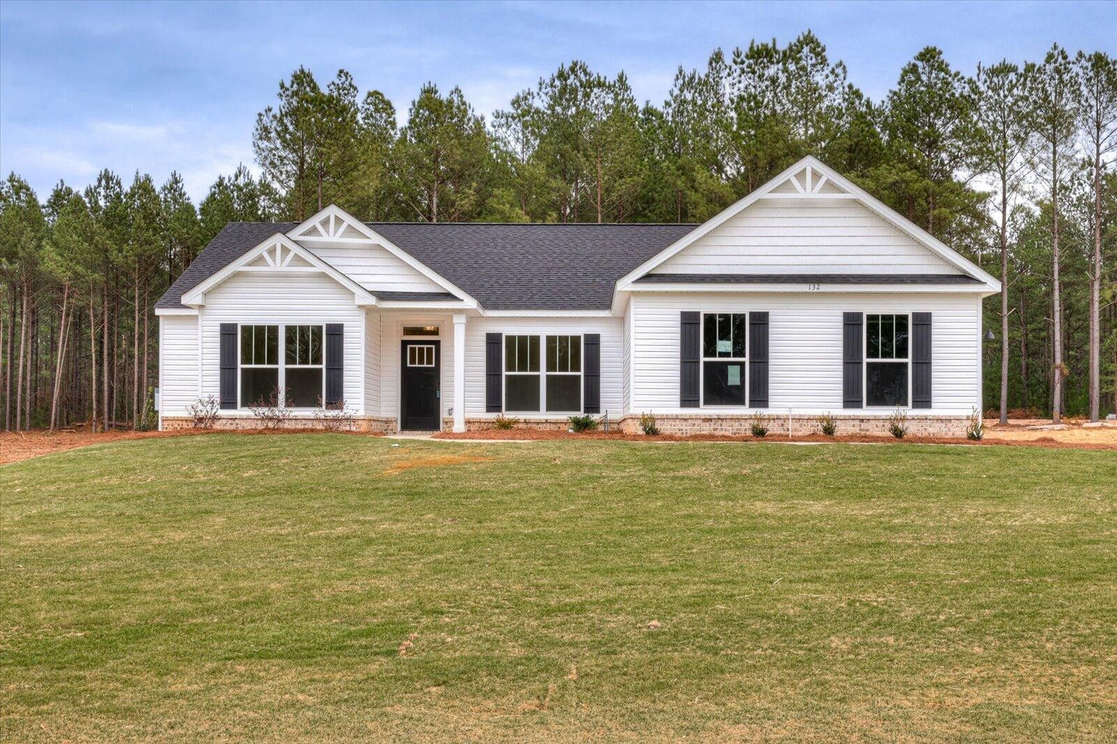 137 Willow Oak Circle. Thomson, GA 30824