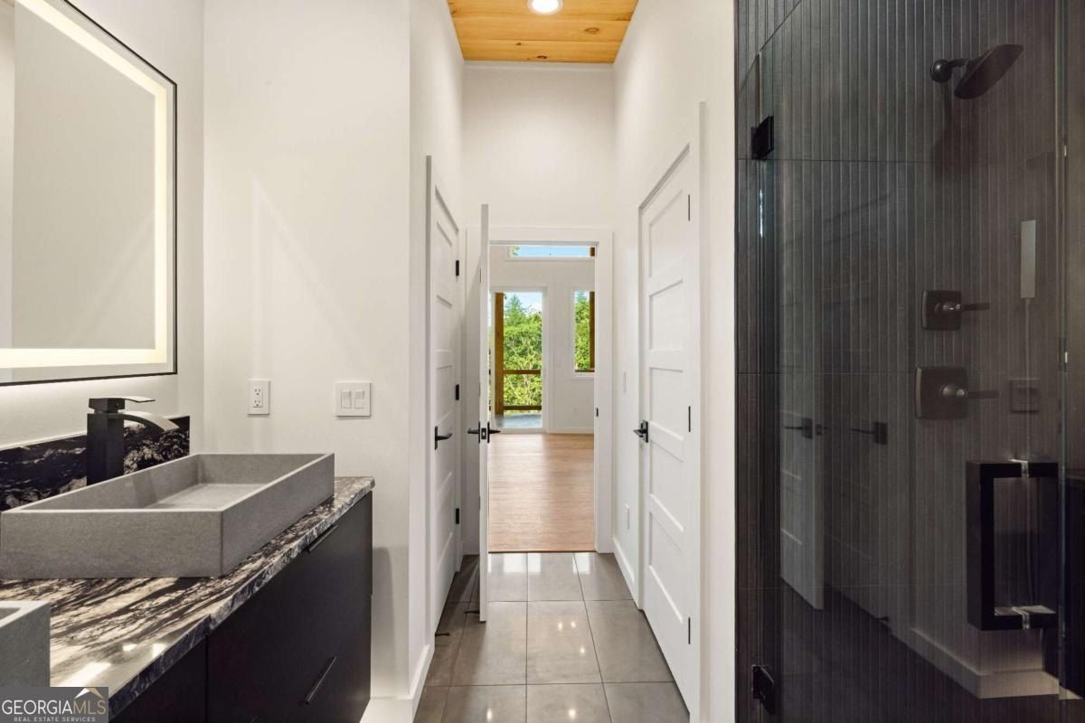 265 Park Glen Lane. Mineral Bluff, GA 30559